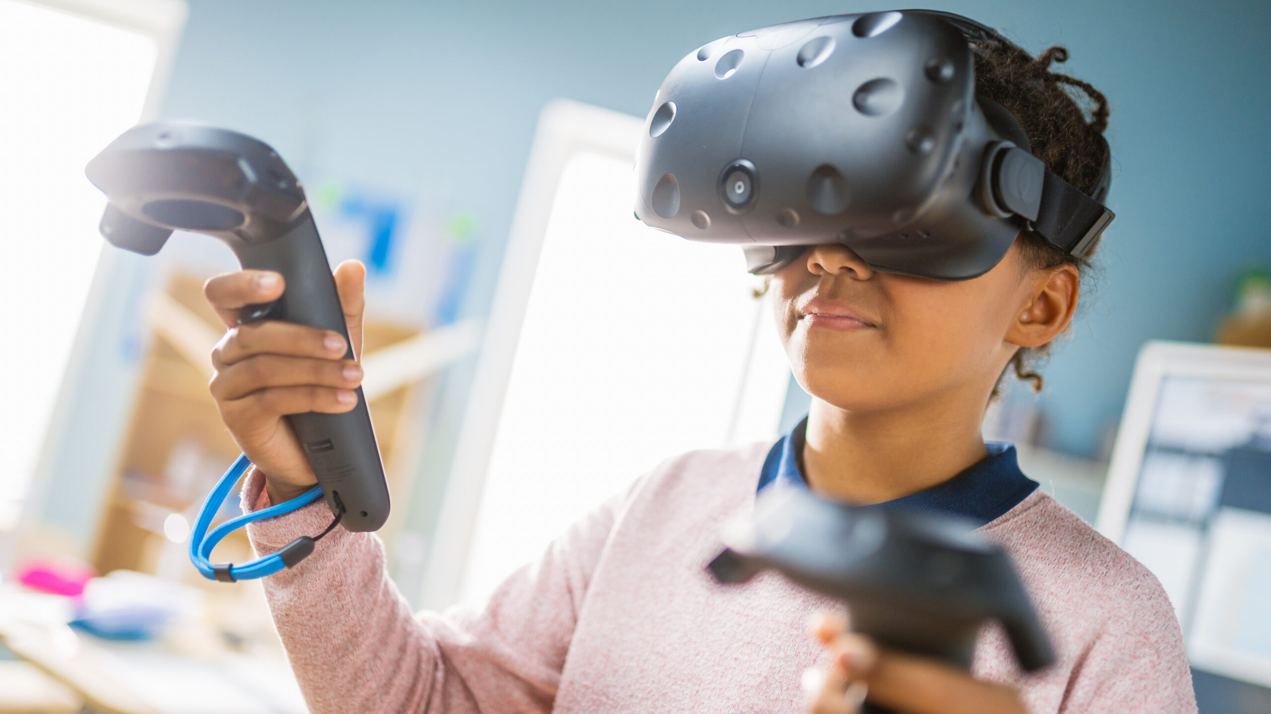 Elementary,School,Computer,Science,Class:,Cute,Girl,Wearing,Augmented,Reality